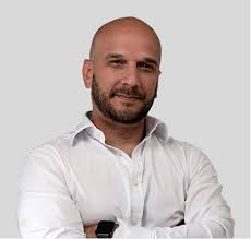 <strong>Carlos M. </strong>
